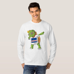 Camiseta Tartaruga Cabo-Verdiana a fazer dab