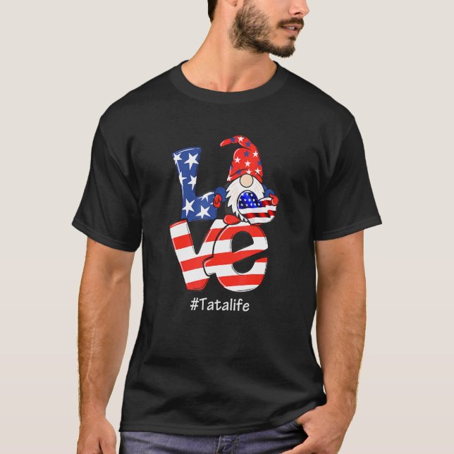 Camiseta Tata Life 4 De Julho Love Gnome American Flag (Frente)