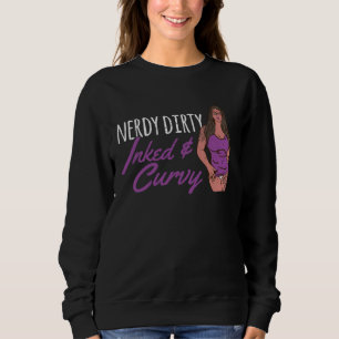 Camiseta Tatuada Curvilínea Suja Nerdia livros da bibliotec