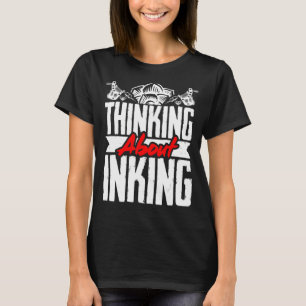 Camiseta Tatuagem Artista Pensando Em Tingir