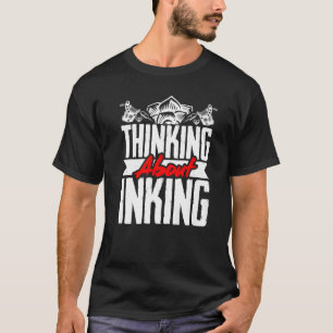 Camiseta Tatuagem Artista Pensando Em Tingir