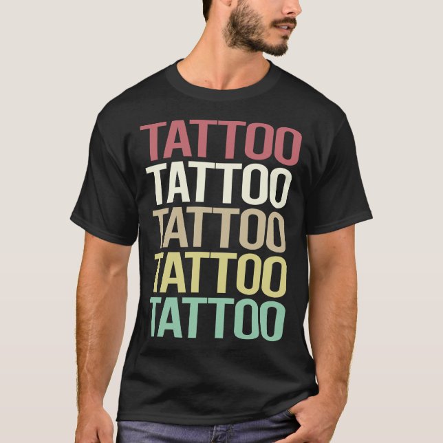 Camiseta Tatuagem de Texto Colorido Tatuagens (Frente)