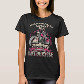 Camiseta Tatuagem Mãe Biker Nunca Subestima Motocicleta