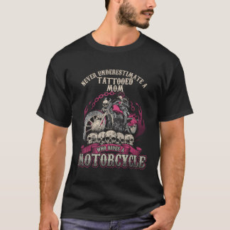 Camiseta Tatuagem Mãe Biker Pintinho Nunca Subestima A Moto