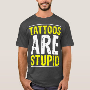Camiseta Tatuagens São Tatuagens Estúpidas Artista Tatuando