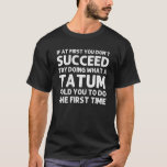Camiseta TATUM Funny Surname Family Tree Birthday Reunião I<br><div class="desc">O legal trabalho de arte para a família "Se,  no início,  você não tiver sucesso,  tente fazer o que um Tatum lhe disse para fazer a primeira vez" é um presente perfeito para qualquer homem ou mulher que você queira surpreender. Comprar o design agora!</div>
