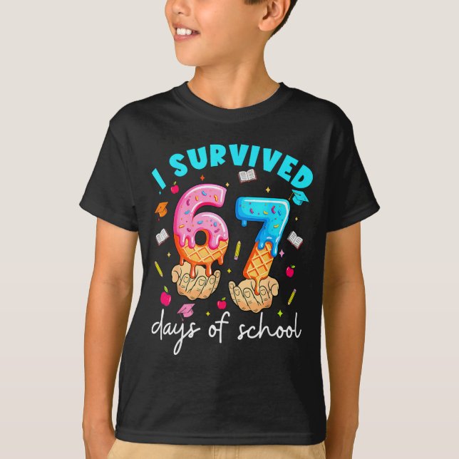 Camiseta Teacher I Survived 67 Days Of School Funny Meme Ba (Frente)