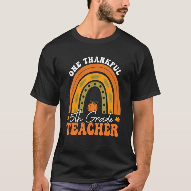 Camiseta Teacher Rainbow Thanksgiving One Thankful 5th Grad (Frente)