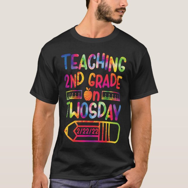 Camiseta Teaching 2nd Grade on Twosday 2222022 (Frente)