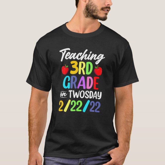 Camiseta Teaching 3Rd Grade On Monday 22Nd February 2022 (Frente)