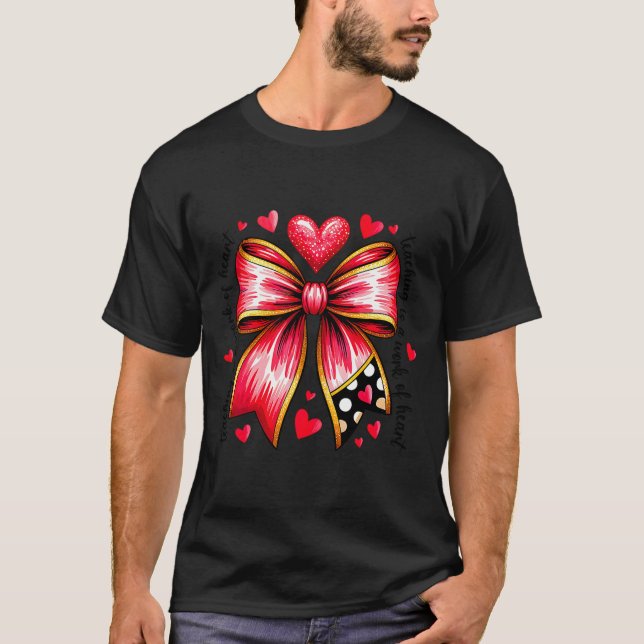 Camiseta Teaching Is A Work Of Heart Pencil Bow Teacher Val (Frente)
