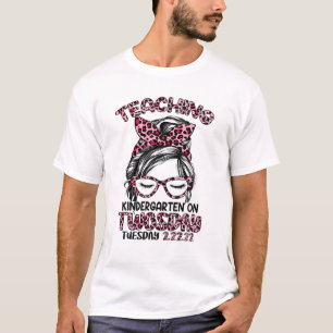 Camiseta Teaching Kindergarten On Twosday Tuesday 2-22-22 M