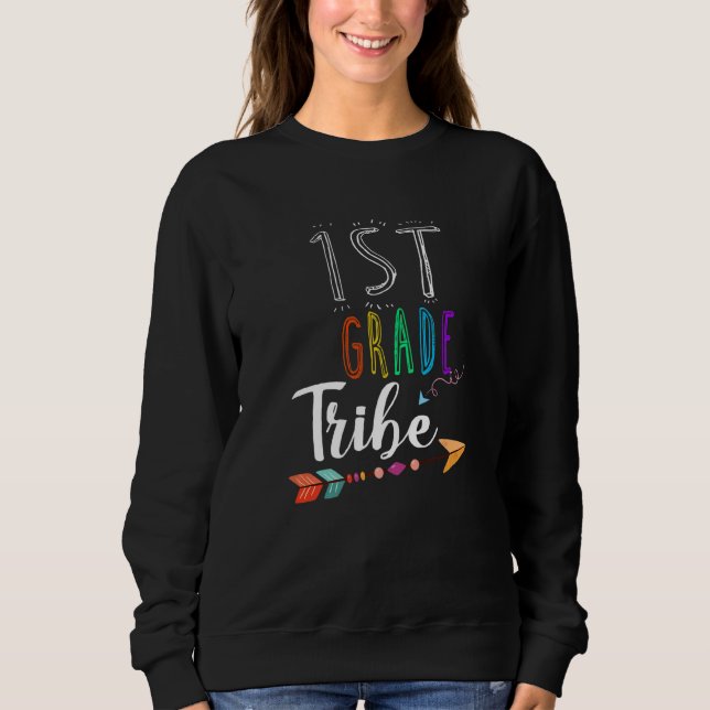 Camiseta Team 1st Grade Teacher Tribe Back To School (Frente)