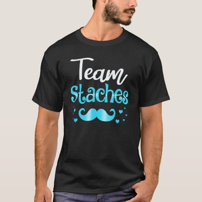 Camiseta Team Lashes Team Staches Pink Or Blue Gender Revea (Frente)