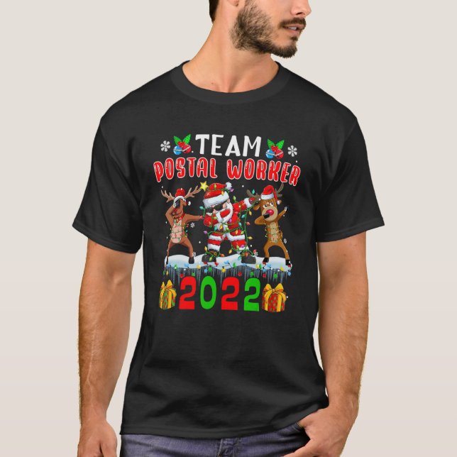 Camiseta Team Postal Worker 2022 Luzes de Natal - Reinde Da (Frente)