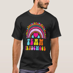 Camiseta Team Preschool Teacher Rainbow Heart Shape Back To