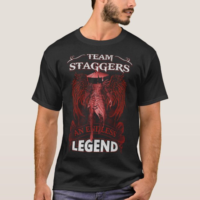 Camiseta Team STAGGERS - Uma LENDA Sem Fim (Frente)