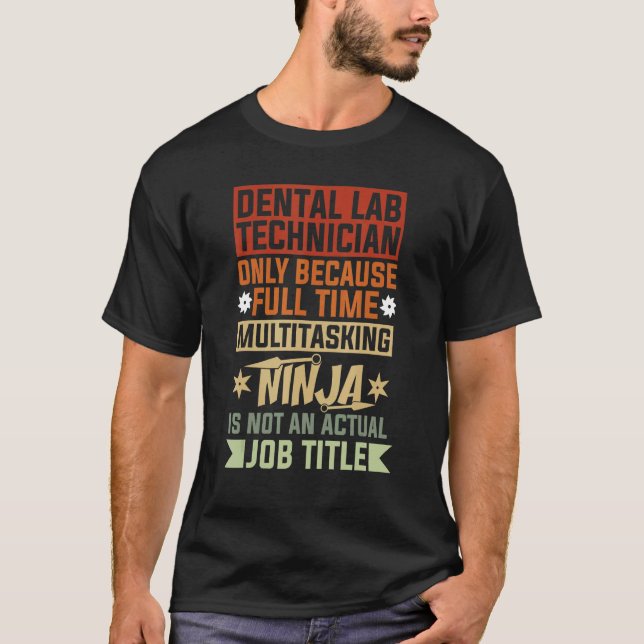 Camiseta Técnico de Laboratório Dentário Porque Multitarefa (Frente)