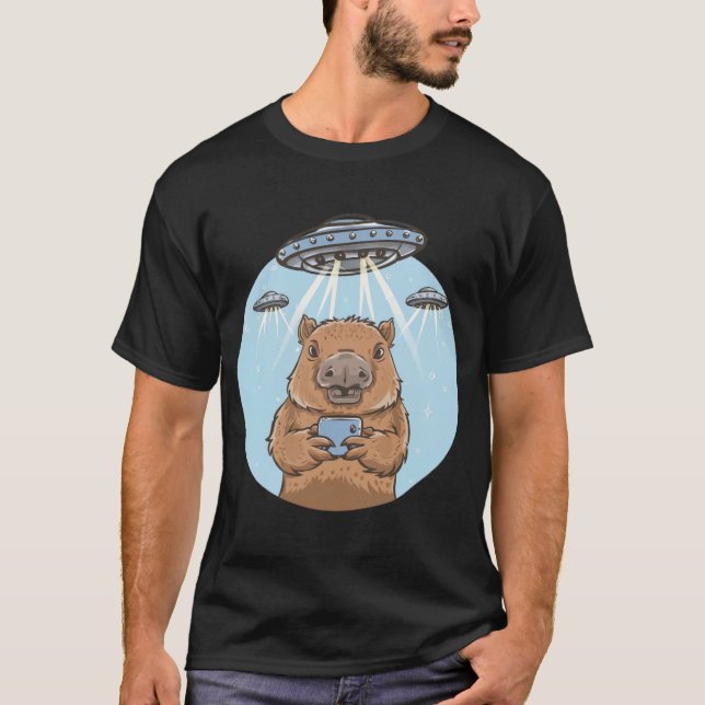 Camiseta Tee Capybara Selfie, Gráfico Engraçado, com OVNIs  (Frente)