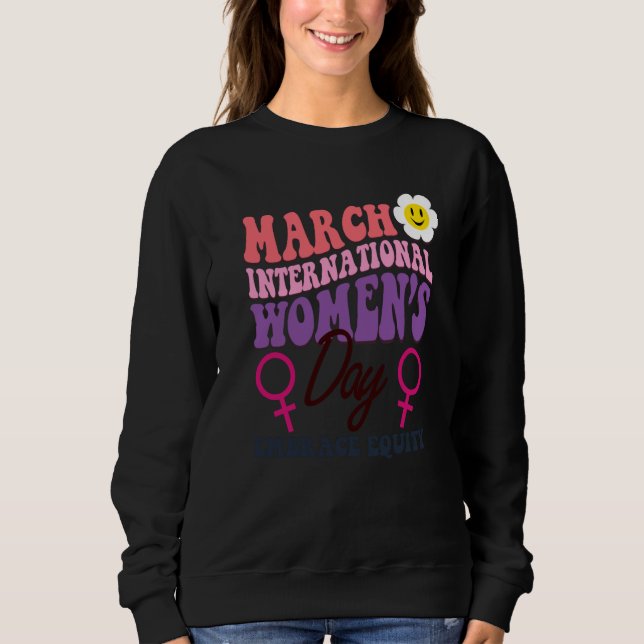 Camiseta Tema do Dia Internacional da Mulher 2023 Abrace a  (Frente)