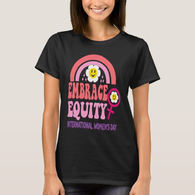 Camiseta Tema do Dia Internacional da Mulher 2023 Abrace a  (Frente)