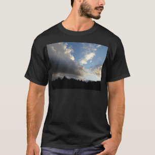 Camiseta Tempestade E Sol Brilham Luz E Escuro.