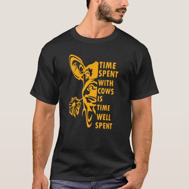 Camiseta tempo passado com vacas é tempo bem gasto (Frente)