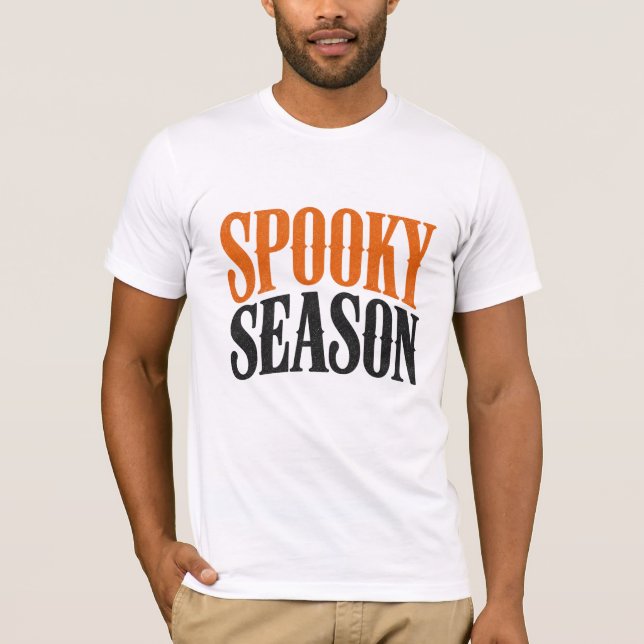Camiseta Temporada Assustadora | Tipografia de Halloween (Frente)