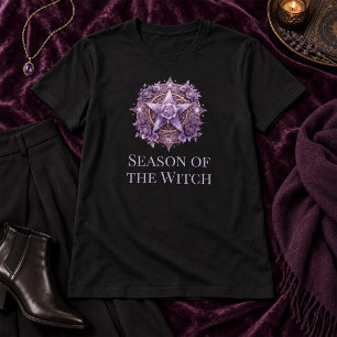 Camiseta Temporada da Bruxa – Pentagrama Roxo Witchcore