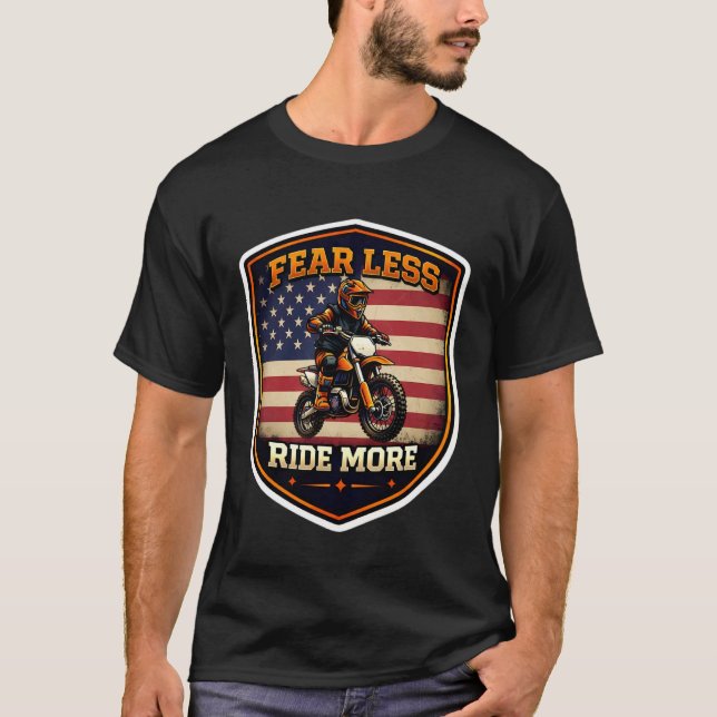 Camiseta Tenha Menos Medo e Monte Mais Moto de Terra Americ (Frente)