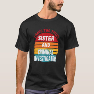Camiseta Tenho Dois Títulos Irmã E Investigadora Criminal