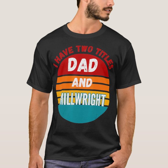 Camiseta Tenho Dois Títulos, Pai E Millwright  (Frente)