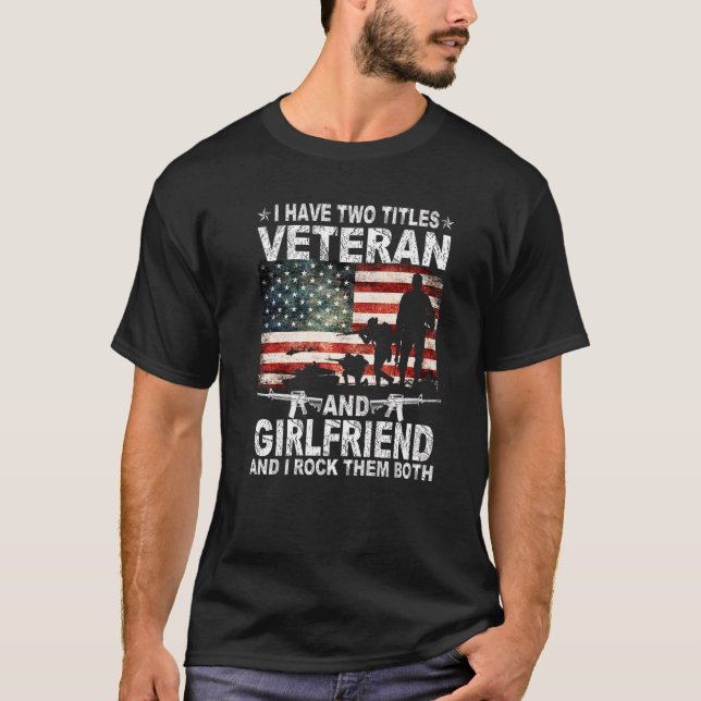 Camiseta Tenho Dois Títulos Veteranos E Namorada Veteranos  (Frente)