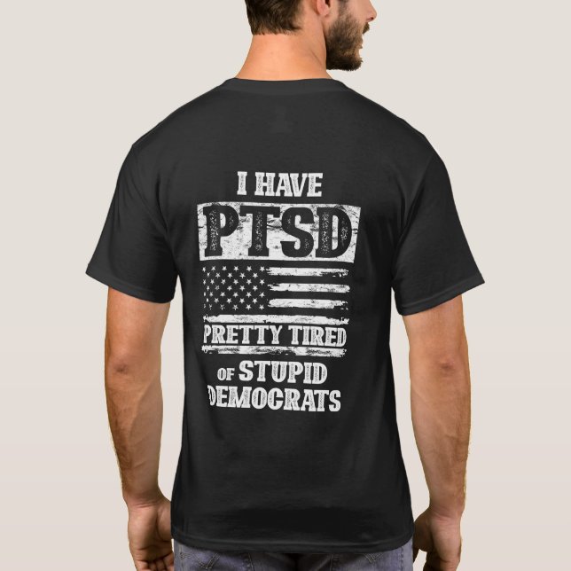 Camiseta Tenho o PTSD Bonito Cansado de Democratas Estúpido (Verso)
