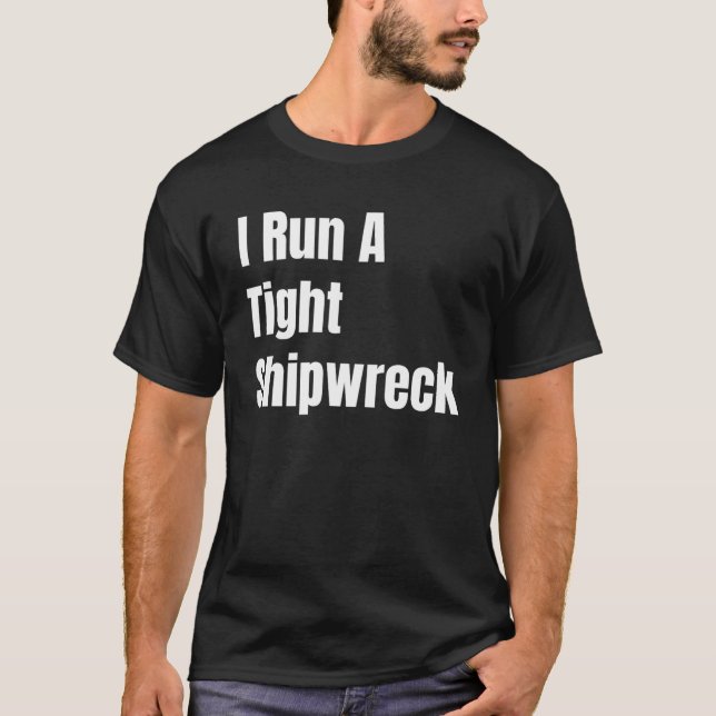 Camiseta Tenho Um Naufrágio Apertado (Frente)