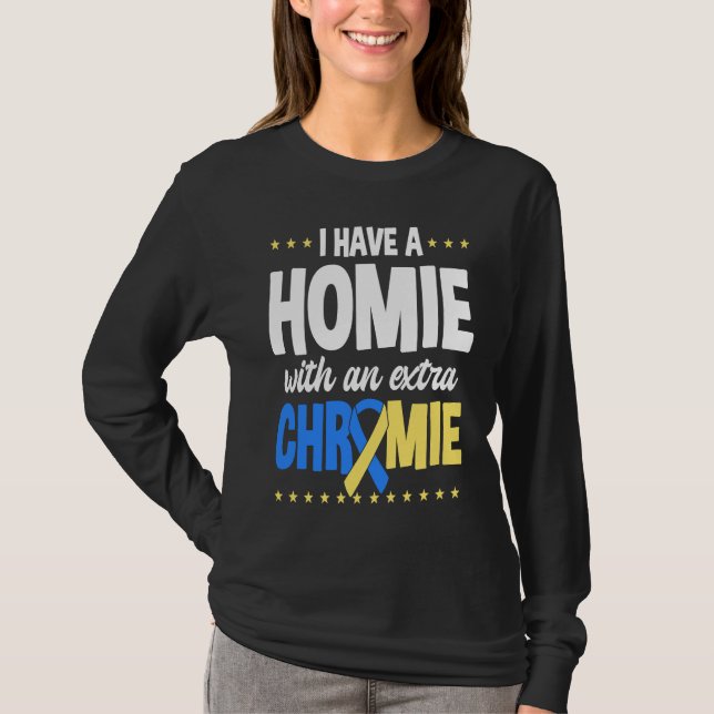 Camiseta Tenho um parceiro com um cromossomo extra t21 sínd (Frente)