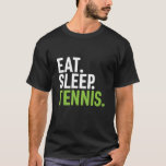 Camiseta Tênis desportista atlético, coma Tênis de sono<br><div class="desc">Coma Tênis do Sono. Legal e incrível design para tênis, treinador tênis e fãs tênis. Legal e engraçada mercadoria atlética para atletas, jogadores, aqueles que adoram jogar tênis e assistir jogos de tênis. Perfeito para a equipe de tênis segundo grau ou para a equipe de esportes universitários. presente de Natal...</div>