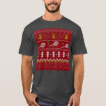 Camiseta Tênis Natal Doce Padrão Vermelho<br><div class="desc">Design de ilustração de inverno quente e aconchegante, com dias e noites de inverno, apresentando o clássico e feio suéter de Natal engraçado com raquetes de tênis e bolas de tênis verdes, sinos de jingle, árvores de abeto e flocos de neve. Padrão minimalista de blusa de Natal design festivo em...</div>