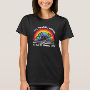 Camiseta tente ler livros em vez de bani-los Groovy B