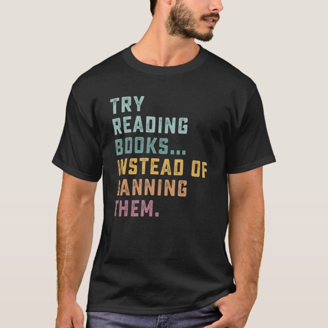Camiseta Tente Ler Livros Em Vez De Proibi-Los De Ret Bonit (Frente)