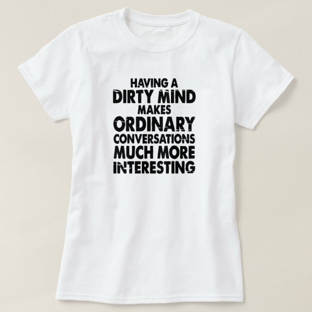 CAMISETA TER UMA MENTE SUJA FAZ CONVERSAS COMUNS. (Frente do Design)