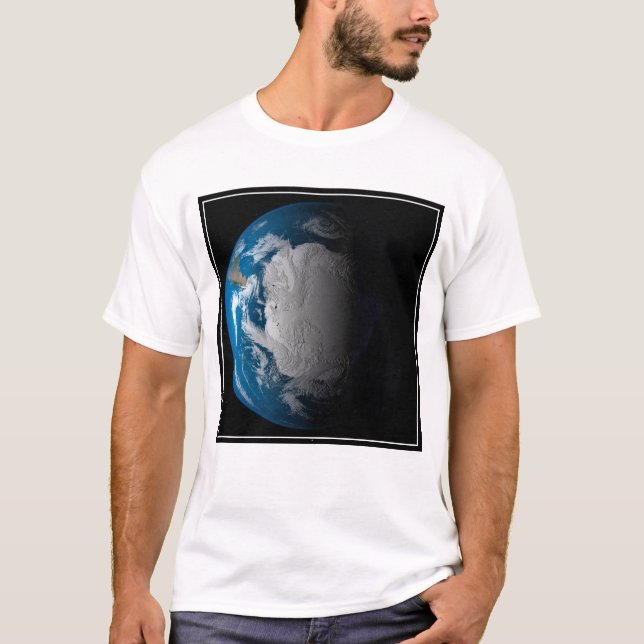 Camiseta Terra Inteira Mostrando Nuvens Simuladas Sobre A A (Frente)