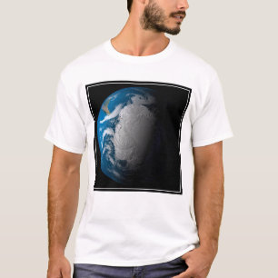 Camiseta Terra Inteira Mostrando Nuvens Simuladas Sobre A A