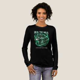Camiseta Terra Selvagem com um lobo majestoso cheio de flor