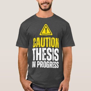 Camiseta Tese De Precaução Em Andamento PhD