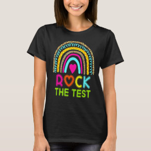 Camiseta Test Day Rock The Test Teacher Rainbow Testing Da