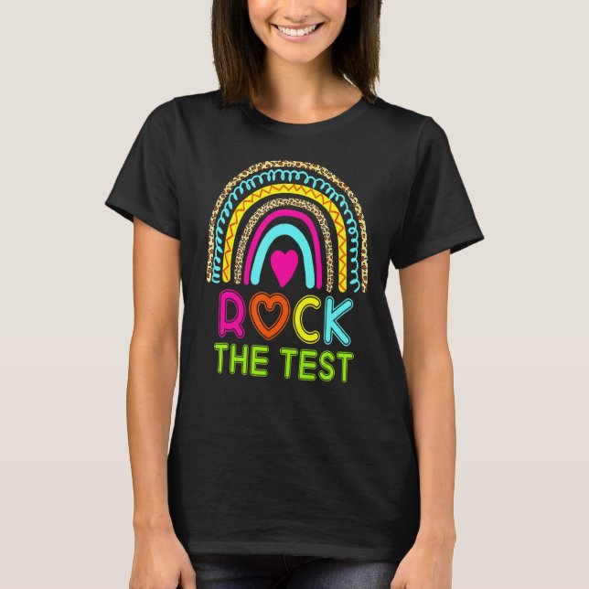 Camiseta Test Day Rock The Test Teacher Rainbow Testing Da (Frente)