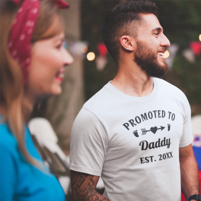 Camiseta Texto Branco Preto Promovido Para Pai De Nova Fé (Criador carregado)