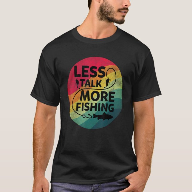Camiseta Texto de Pesca Menos Fala Mais Pesca (Frente)
