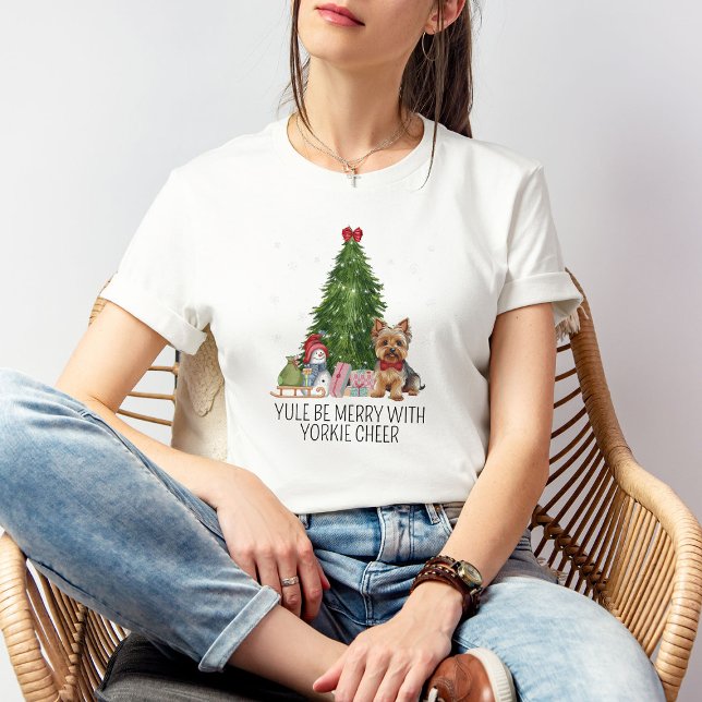 Camiseta Texto Personalizado de Tee de Natal de Terrier Yor (Festive Yorkie Graphic Tee
Cozy Christmas Apparel
Customized Yorkie Lover's T-shirt)